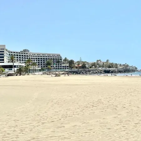 Family Room, Wifi, With Direct Access To Las Canteras Beach * Las Palmas de Gran Canaria