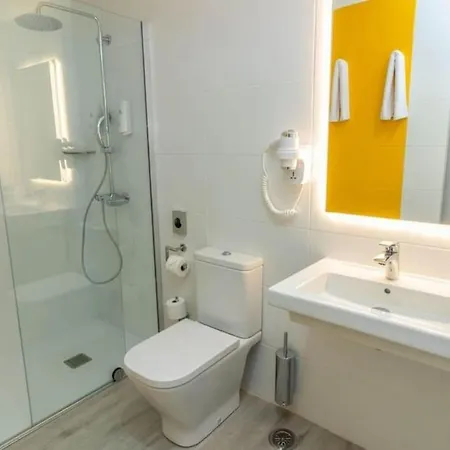 Family Room, Wifi, With Direct Access To Las Canteras Beach Apartment *